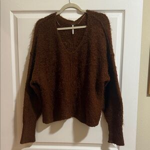Free People - Oversized V-Neck Sweater in Mocha Java - Size S